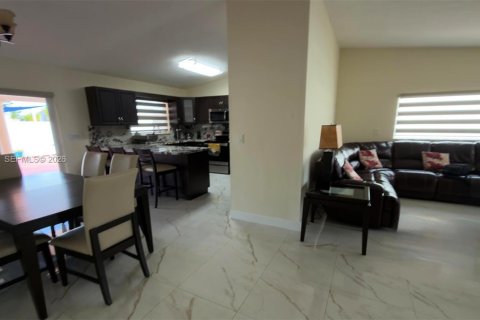 Снять в аренду виллу или дом в Майами, Флорида 3 спальни, 126.16м2, № 2003666 - фото 9