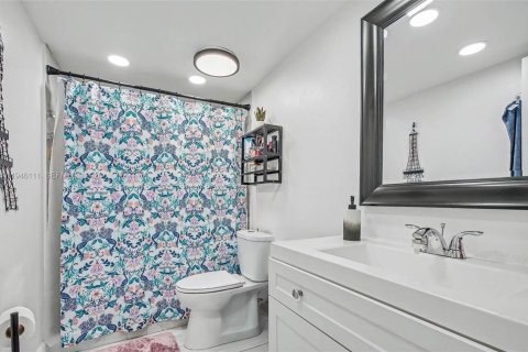 Condominio en venta en Hialeah, Florida, 1 dormitorio, 66.24 m2 № 2002448 - foto 14