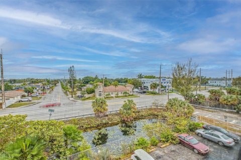 Condominio en venta en Hialeah, Florida, 1 dormitorio, 66.24 m2 № 2002448 - foto 20