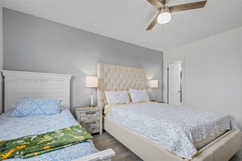 Condominio en venta en Hialeah, Florida, 1 dormitorio, 66.24 m2 № 2002448 - foto 12