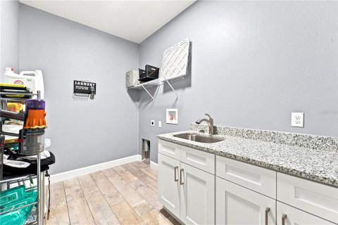 House in Osteen, Florida 4 bedrooms, 199.18 sq.m. № 2198038 - photo 14