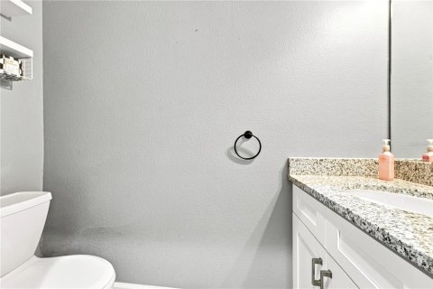 House in Osteen, Florida 4 bedrooms, 199.18 sq.m. № 2198038 - photo 15