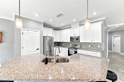 House in Osteen, Florida 4 bedrooms, 199.18 sq.m. № 2198038 - photo 5