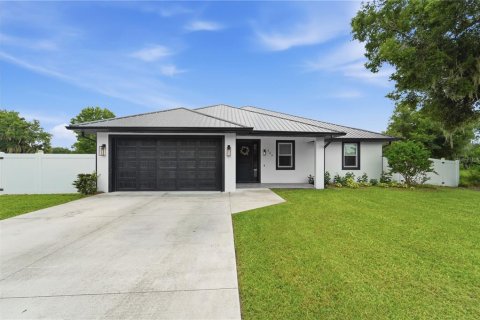 House in Osteen, Florida 4 bedrooms, 199.18 sq.m. № 2198038