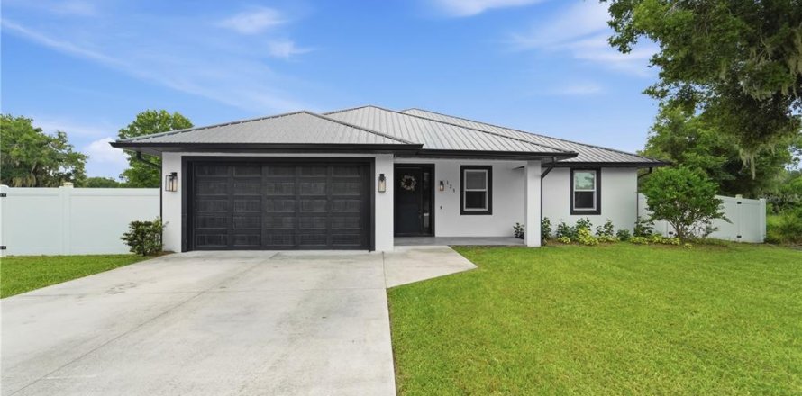 House in Osteen, Florida 4 bedrooms, 199.18 sq.m. № 2198038