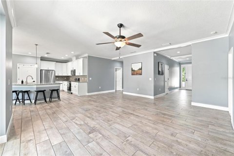 House in Osteen, Florida 4 bedrooms, 199.18 sq.m. № 2198038 - photo 2
