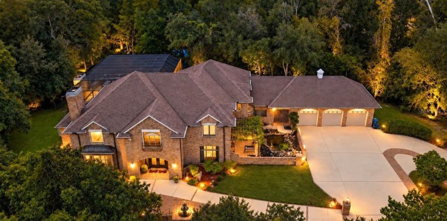 Casa en Spring Hill, Florida 5 dormitorios, 549.15 m2 № 2388177