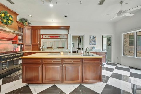 Casa en venta en Spring Hill, Florida, 5 dormitorios, 549.15 m2 № 2388177 - foto 19
