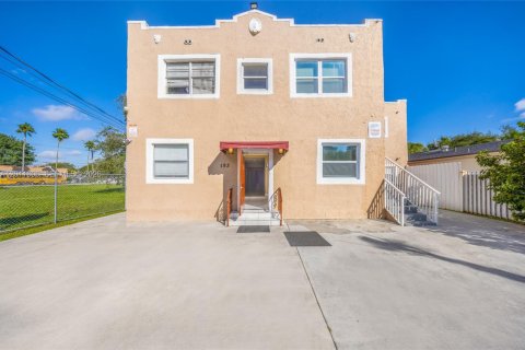 Commercial property in Miami, Florida № 2075153