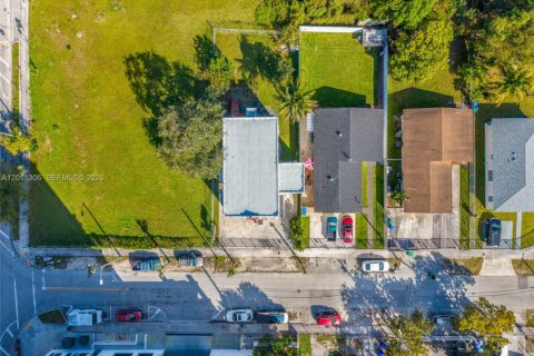 Commercial property in Miami, Florida № 2075153 - photo 26