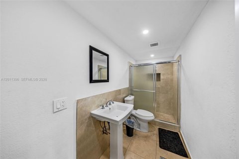 Commercial property in Miami, Florida № 2075153 - photo 10