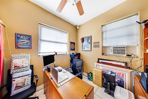 Commercial property in Miami, Florida № 2075153 - photo 18