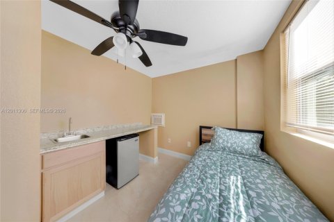 Commercial property in Miami, Florida № 2075153 - photo 2