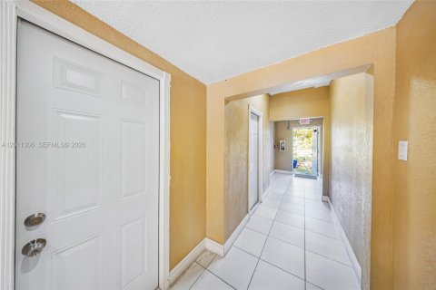 Commercial property in Miami, Florida № 2075153 - photo 7
