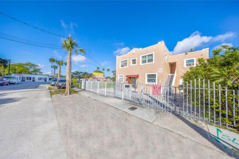Commercial property in Miami, Florida № 2075153 - photo 24