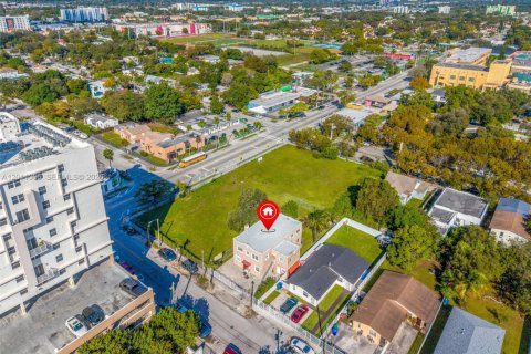Commercial property in Miami, Florida № 2075153 - photo 29
