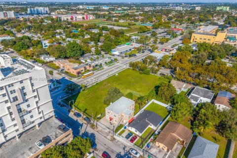 Commercial property in Miami, Florida № 2075153 - photo 30