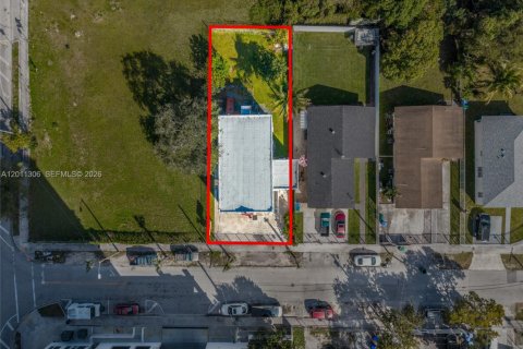 Commercial property in Miami, Florida № 2075153 - photo 25