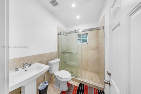 Commercial property in Miami, Florida № 2075153 - photo 6