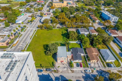 Commercial property in Miami, Florida № 2075153 - photo 28