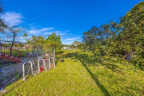 Commercial property in Miami, Florida № 2075153 - photo 15