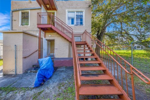 Commercial property in Miami, Florida № 2075153 - photo 13
