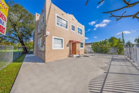 Commercial property in Miami, Florida № 2075153 - photo 21