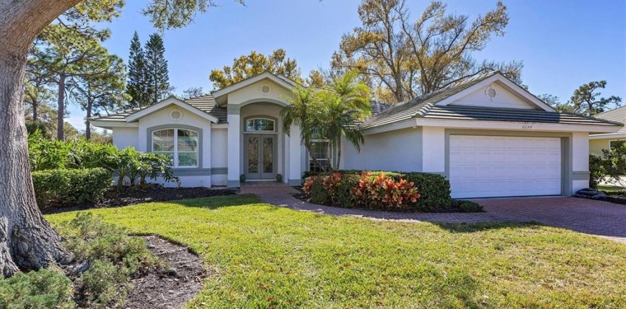 House in Sarasota, Florida 3 bedrooms, 216.37 sq.m. № 2204950