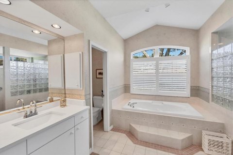 House in Sarasota, Florida 3 bedrooms, 216.37 sq.m. № 2204950 - photo 16