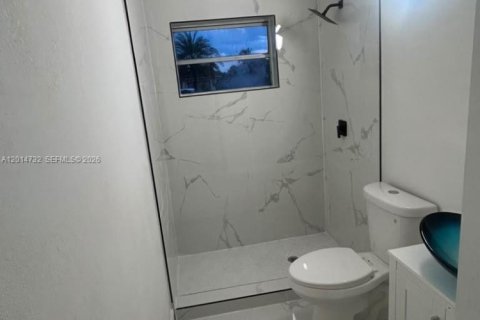 House in Miami Gardens, Florida 4 bedrooms, 103.49 sq.m. № 2154289 - photo 2