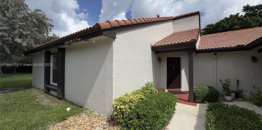 Touwnhouse à Miami, Floride 2 chambres, 87.33 m2 № 1891669
