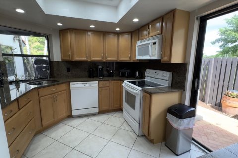 Touwnhouse à vendre à Miami, Floride: 2 chambres, 87.33 m2 № 1891669 - photo 7