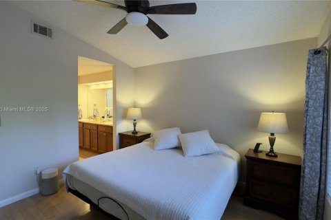 Touwnhouse à vendre à Miami, Floride: 2 chambres, 87.33 m2 № 1891669 - photo 3