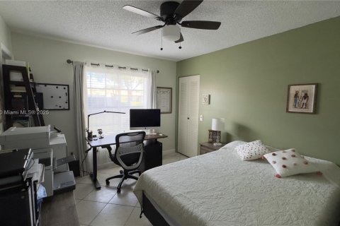 Touwnhouse à vendre à Miami, Floride: 2 chambres, 87.33 m2 № 1891669 - photo 6
