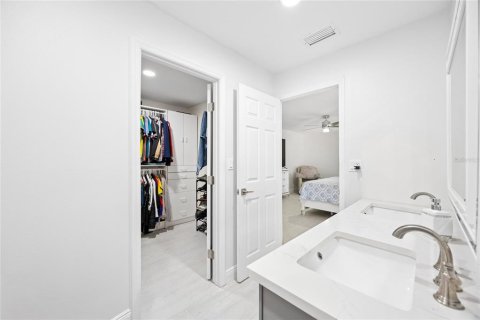 Casa en venta en Orlando, Florida, 4 dormitorios, 218.41 m2 № 2237930 - foto 14