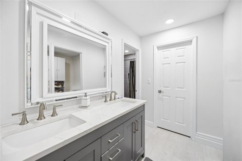 Casa en venta en Orlando, Florida, 4 dormitorios, 218.41 m2 № 2237930 - foto 13