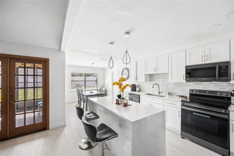 Casa en venta en Orlando, Florida, 4 dormitorios, 218.41 m2 № 2237930 - foto 7
