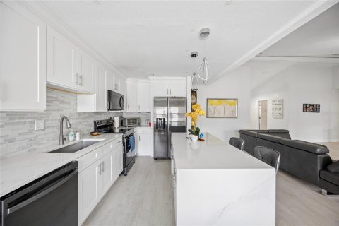 Casa en venta en Orlando, Florida, 4 dormitorios, 218.41 m2 № 2237930 - foto 8
