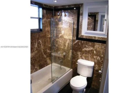 Condo in Miami Beach, Florida, 1 bedroom  № 2012252 - photo 6