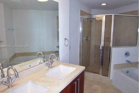 Condo in Miami, Florida, 2 bedrooms  № 2043001 - photo 18