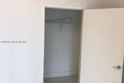 Condo in Miami, Florida, 2 bedrooms  № 2043001 - photo 5