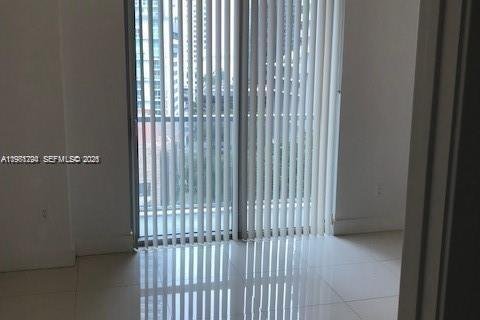 Condo in Miami, Florida, 2 bedrooms  № 2043001 - photo 16