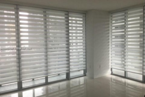 Condo in Miami, Florida, 2 bedrooms  № 2043001 - photo 14