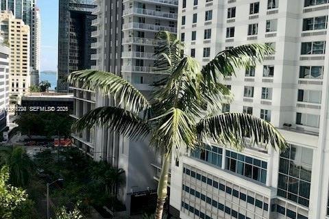 Condo in Miami, Florida, 2 bedrooms  № 2043001 - photo 2