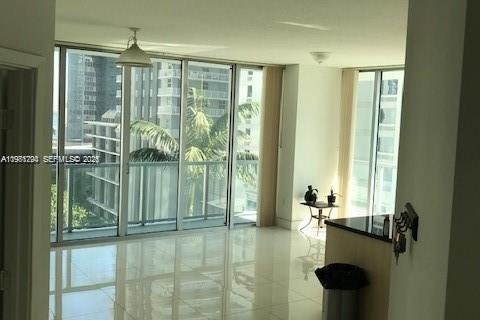 Condo in Miami, Florida, 2 bedrooms  № 2043001 - photo 8