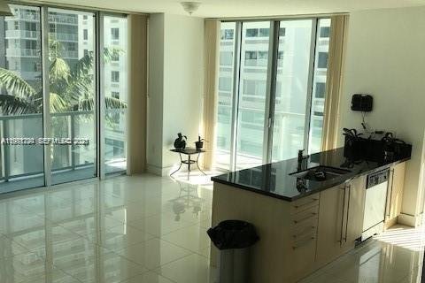 Condo in Miami, Florida, 2 bedrooms  № 2043001 - photo 7