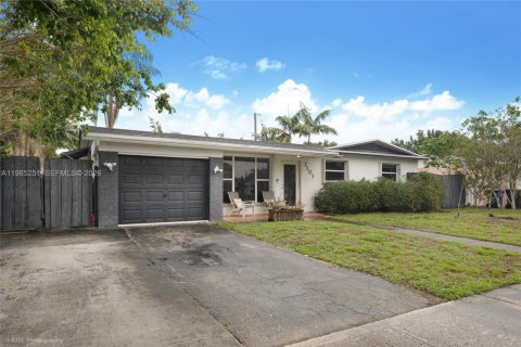 Villa ou maison à vendre à Hollywood, Floride: 4 chambres, 94.2 m2 № 2044886 - photo 2