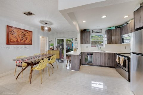 Villa ou maison à vendre à Hollywood, Floride: 4 chambres, 94.2 m2 № 2044886 - photo 4