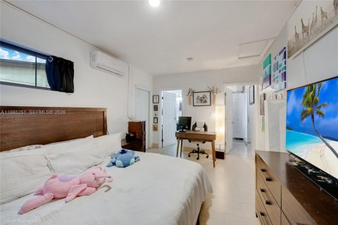 Villa ou maison à vendre à Hollywood, Floride: 4 chambres, 94.2 m2 № 2044886 - photo 13