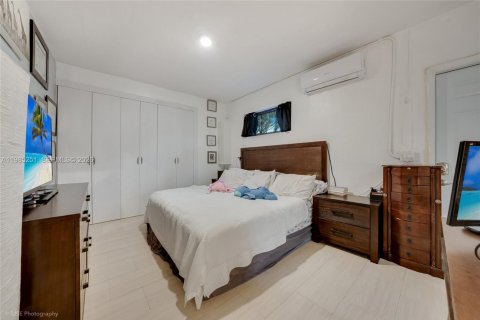 Villa ou maison à vendre à Hollywood, Floride: 4 chambres, 94.2 m2 № 2044886 - photo 12